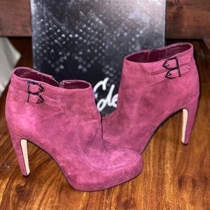 BRAND NEW SAM EDELMAN BOOTIE HEELS